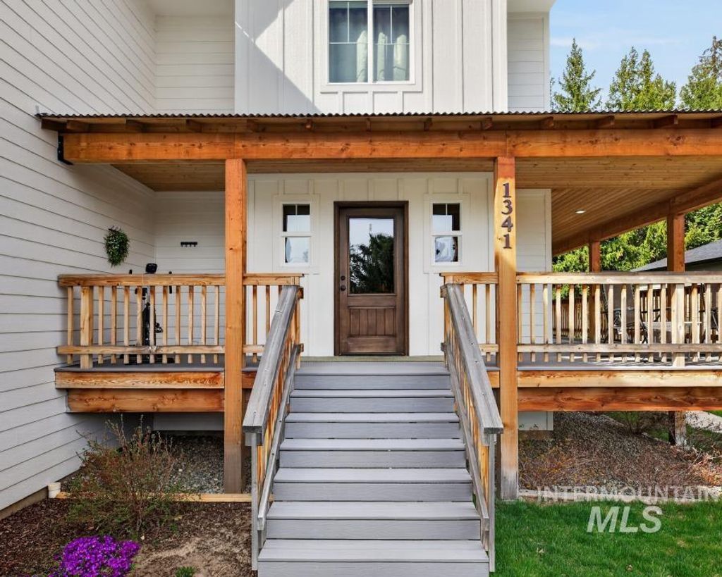 Photo of 1341 Lande Lane, Moscow, ID 83843 (MLS # 98982095)