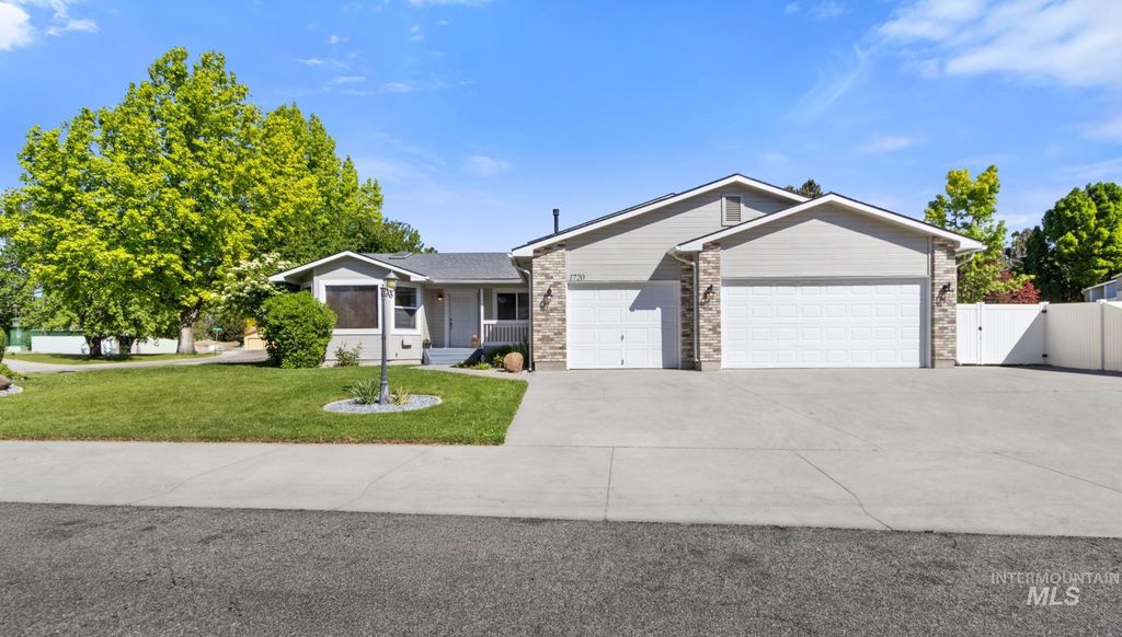 Photo of 1720 N Aronmink WAY, Meridian, ID 83646 (MLS # 98985658)