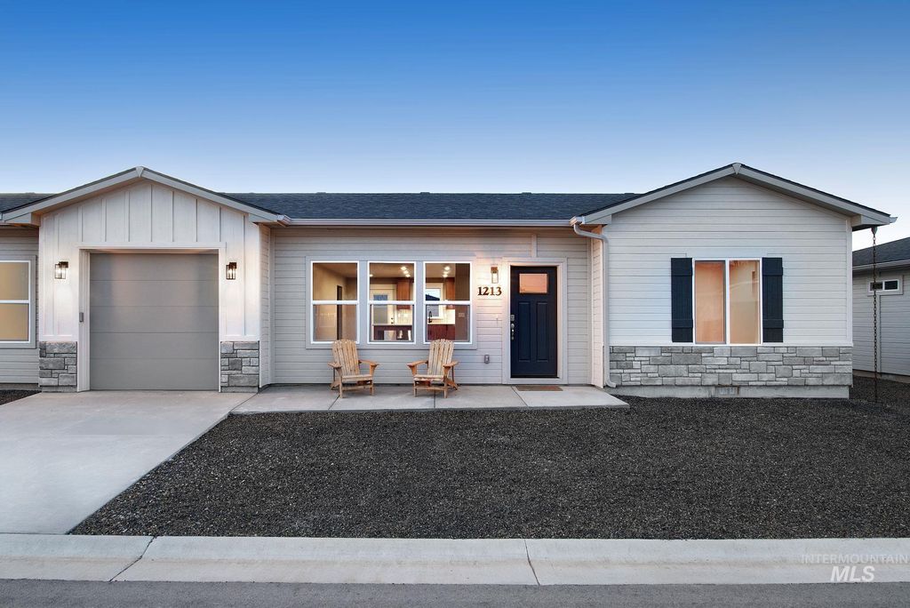 Photo of 1213 Phillips Circle, Ontario, OR 97914 (MLS # 98983650)