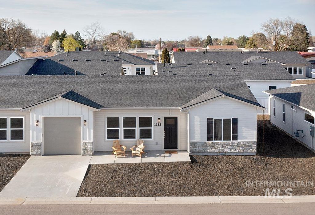 Photo of 1213 Phillips Circle, Ontario, OR 97914 (MLS # 98983650)