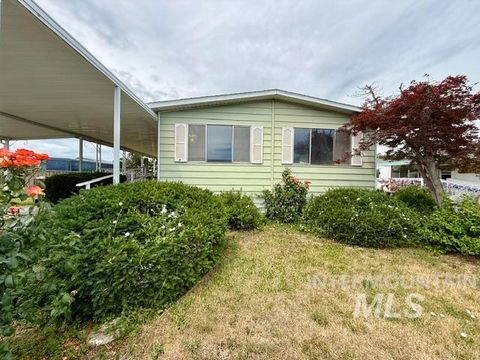 Photo of 2015 6th Ave Spc 9 AVE #9, Clarkston, WA 99403 (MLS # 98989592)