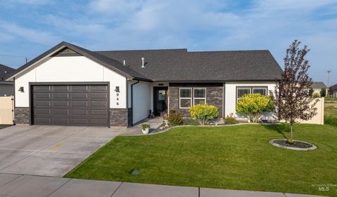 Photo of 946 Kenbrook Loop, Twin Falls, ID 83301 (MLS # 98960908)
