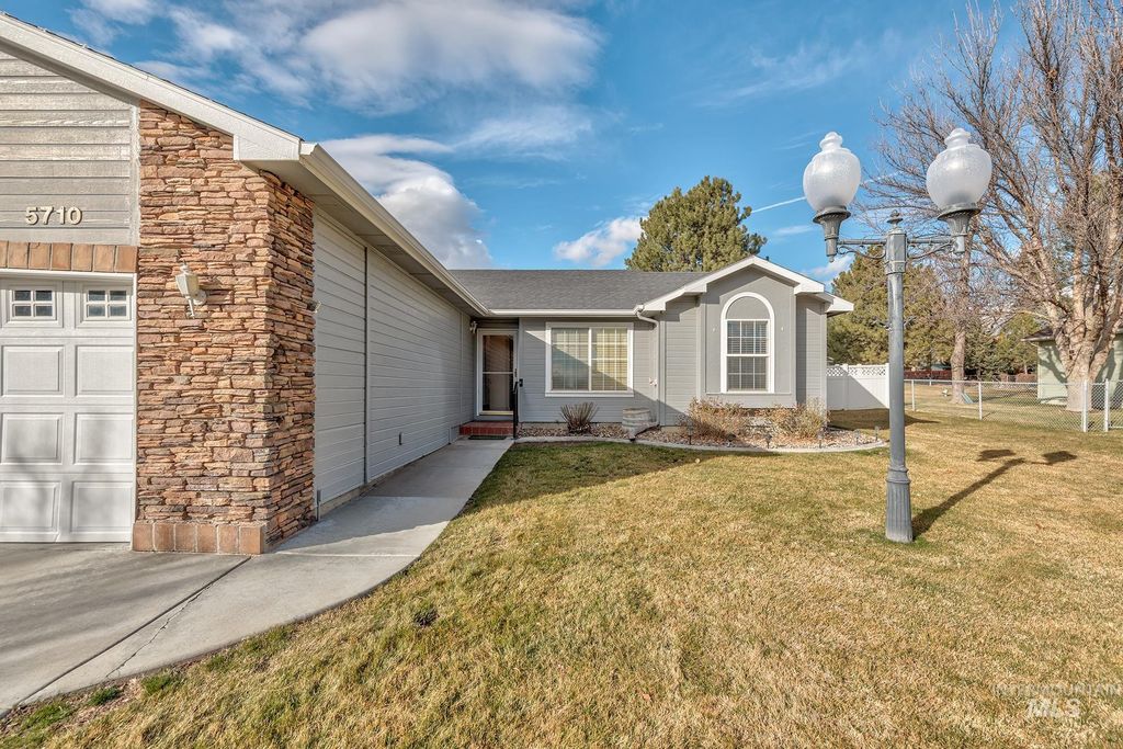 Photo of 5710 Howard Ln, Nampa, ID 83687 (MLS # 98975755)