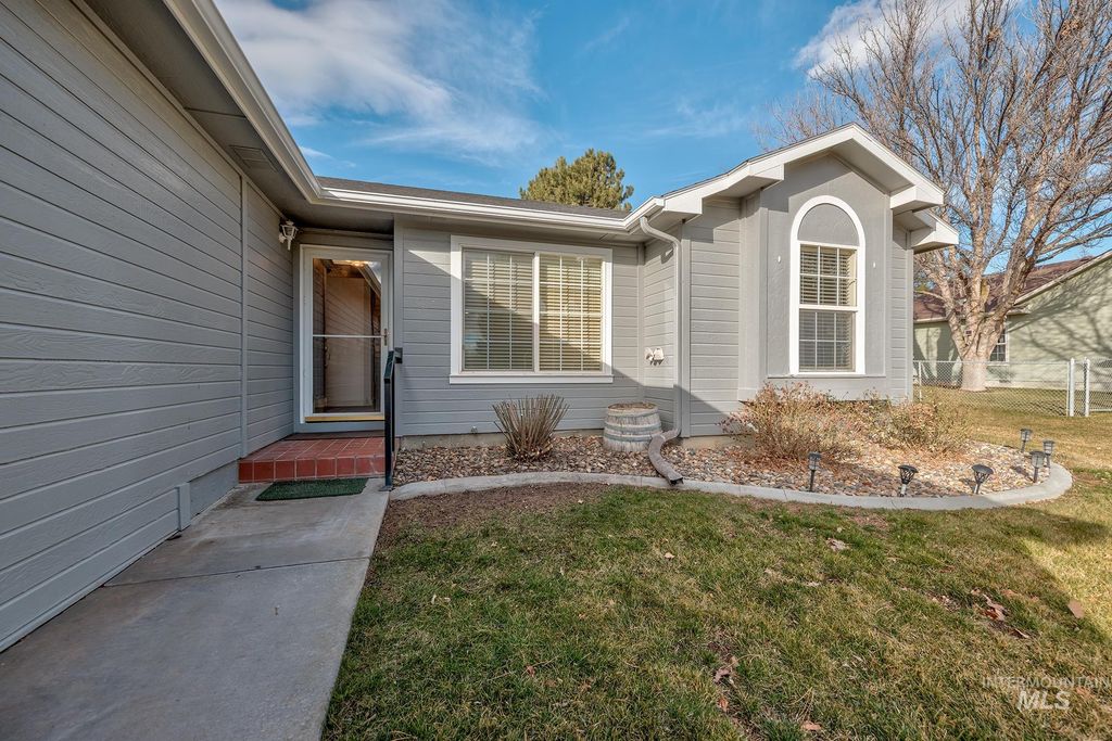 Photo of 5710 Howard Ln, Nampa, ID 83687 (MLS # 98975755)
