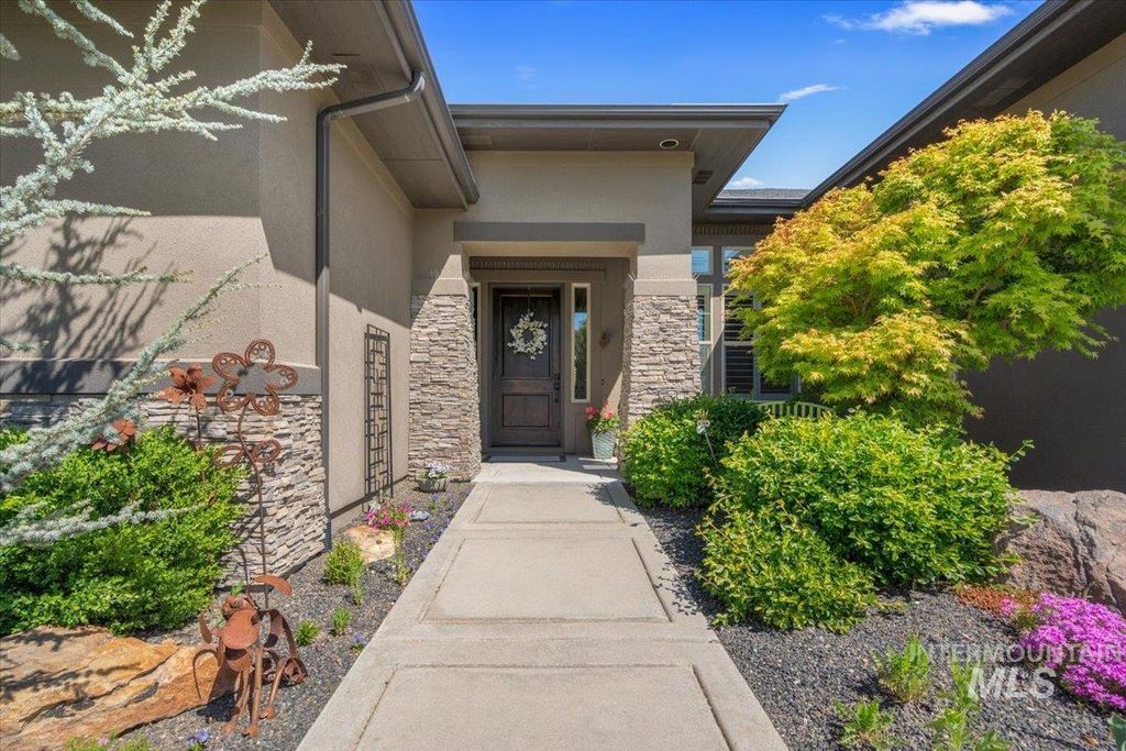 Photo of 6726 N Fairborn Ave, Meridian, ID 83646 (MLS # 98985253)
