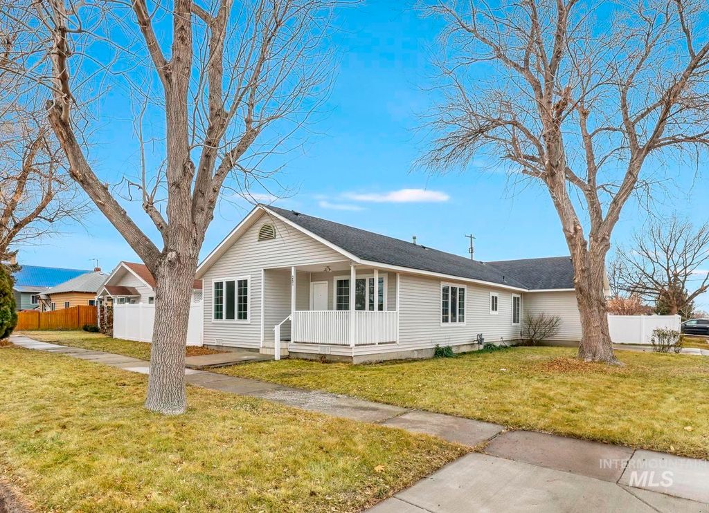 Photo of 429 11th Ave N, Buhl, ID 83316 (MLS # 98974656)