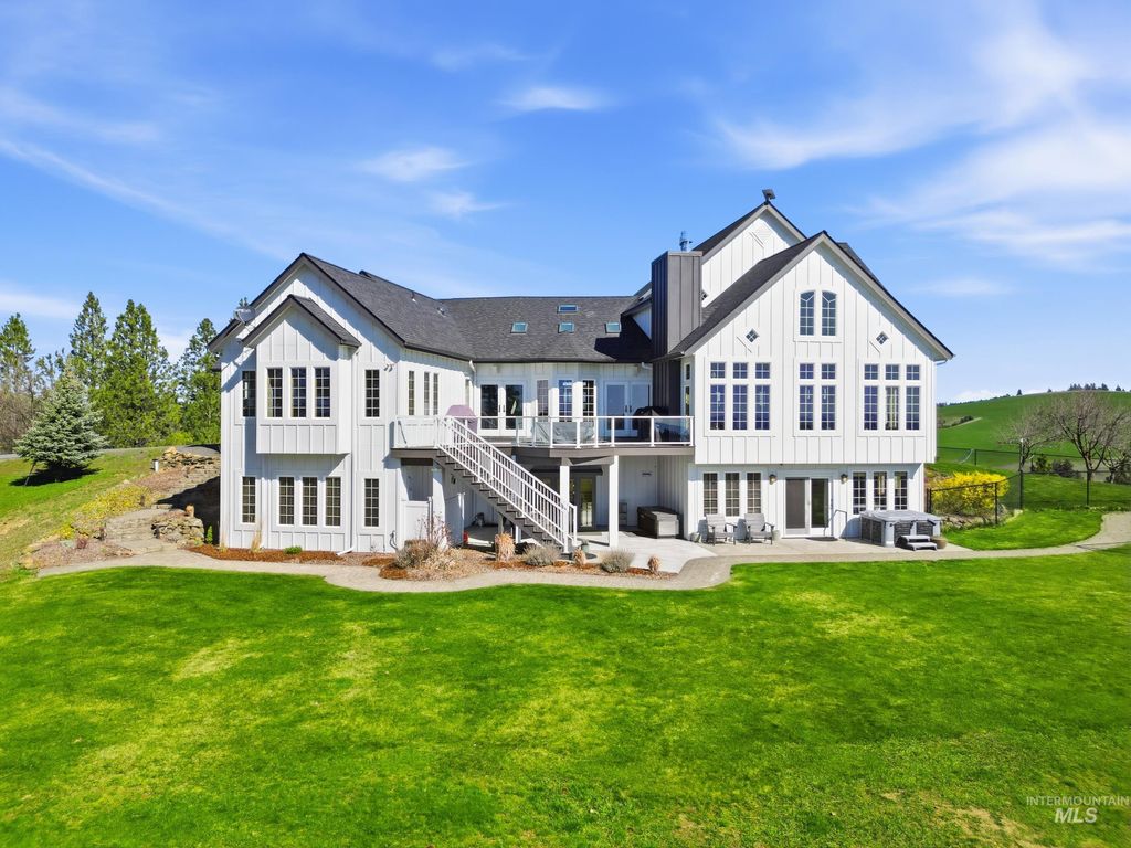 Photo of 1014 Hilby Rd, Moscow, ID 83843 (MLS # 98980554)