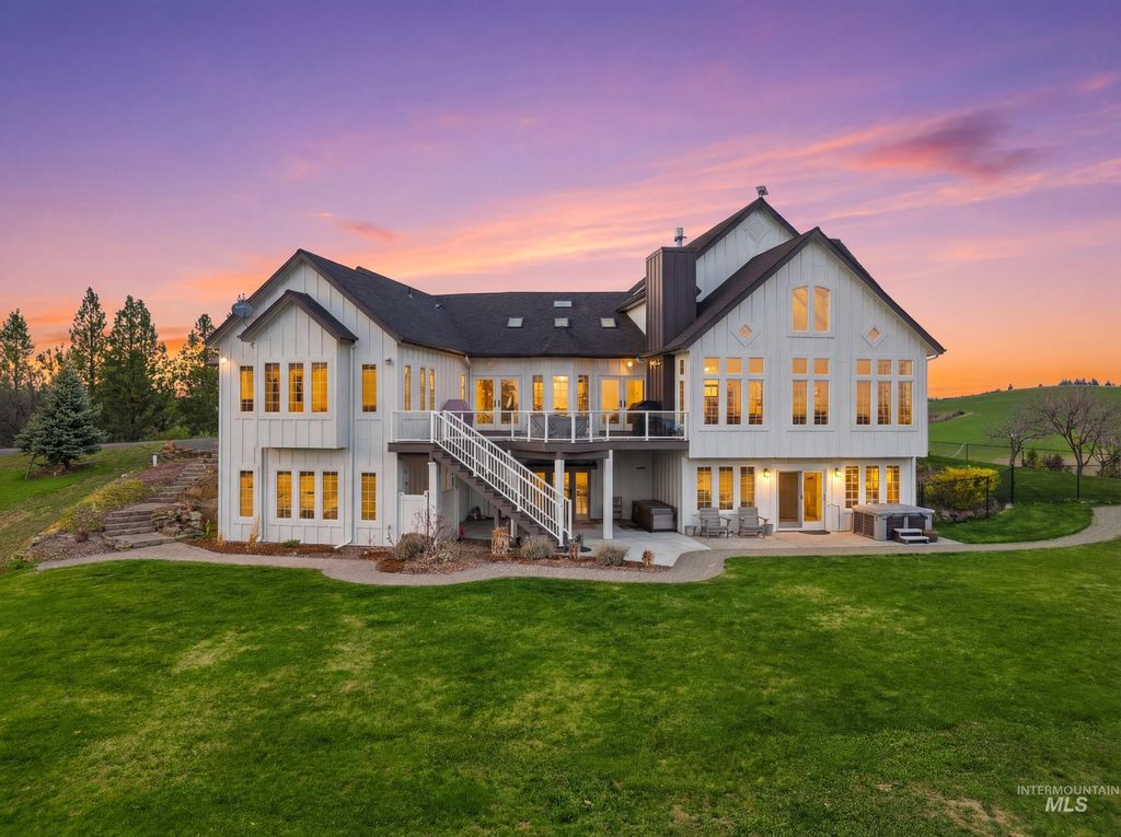 Photo of 1014 Hilby Rd, Moscow, ID 83843 (MLS # 98980554)