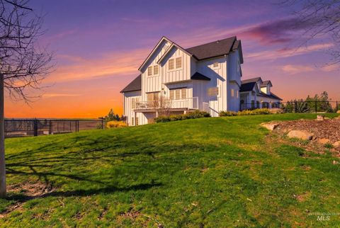 Photo of 1014 Hilby Rd, Moscow, ID 83843 (MLS # 98980554)