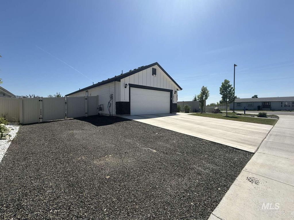 Photo of 16512 Breton Way, Caldwell, ID 83607 (MLS # 98986024)