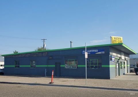 Photo of 211 NE 2nd St, Ontario, OR 97914 (MLS # 98855059)