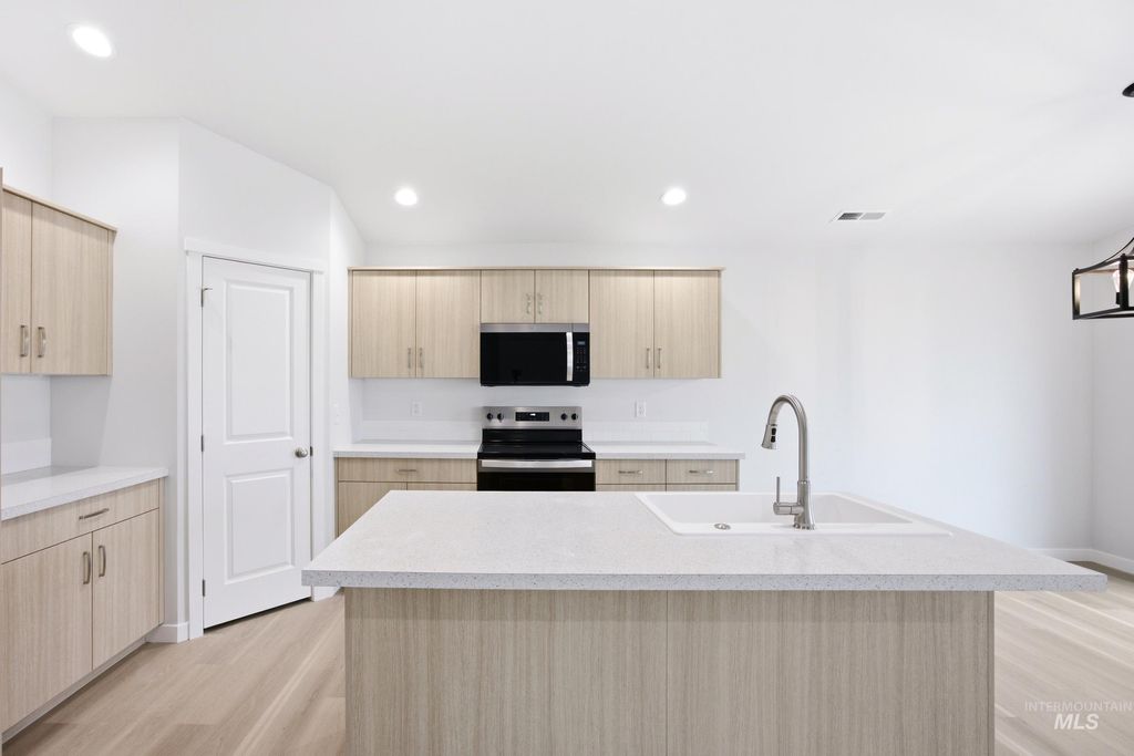 Photo of 4123 Austin St, Caldwell, ID 83605 (MLS # 98993735)