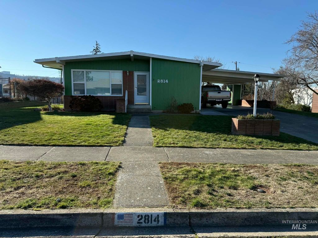 Photo of 2814 Sunset Dr, Lewiston, ID 83501 (MLS # 98971705)