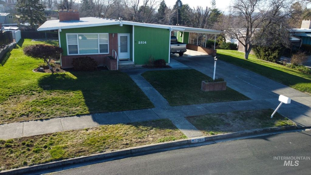 Photo of 2814 Sunset Dr, Lewiston, ID 83501 (MLS # 98971705)