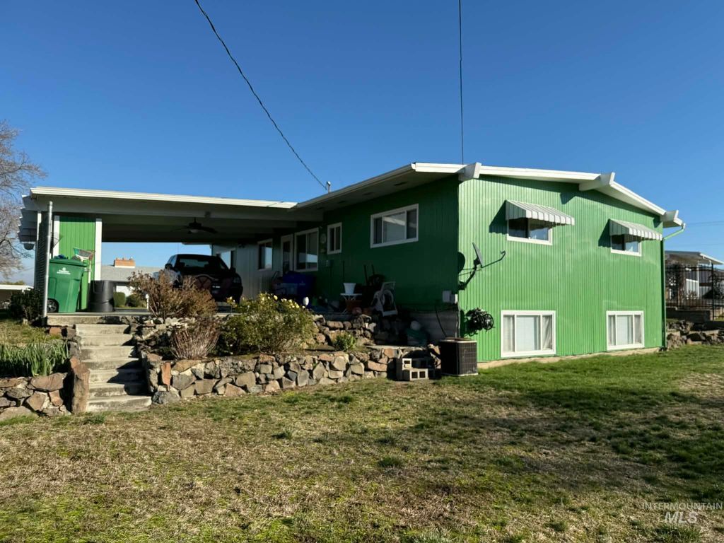 Photo of 2814 Sunset Dr, Lewiston, ID 83501 (MLS # 98971705)