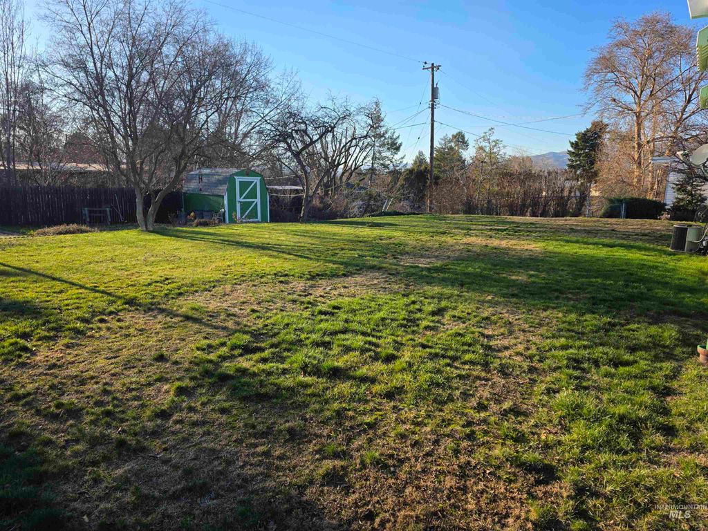 Photo of 2814 Sunset Dr, Lewiston, ID 83501 (MLS # 98971705)