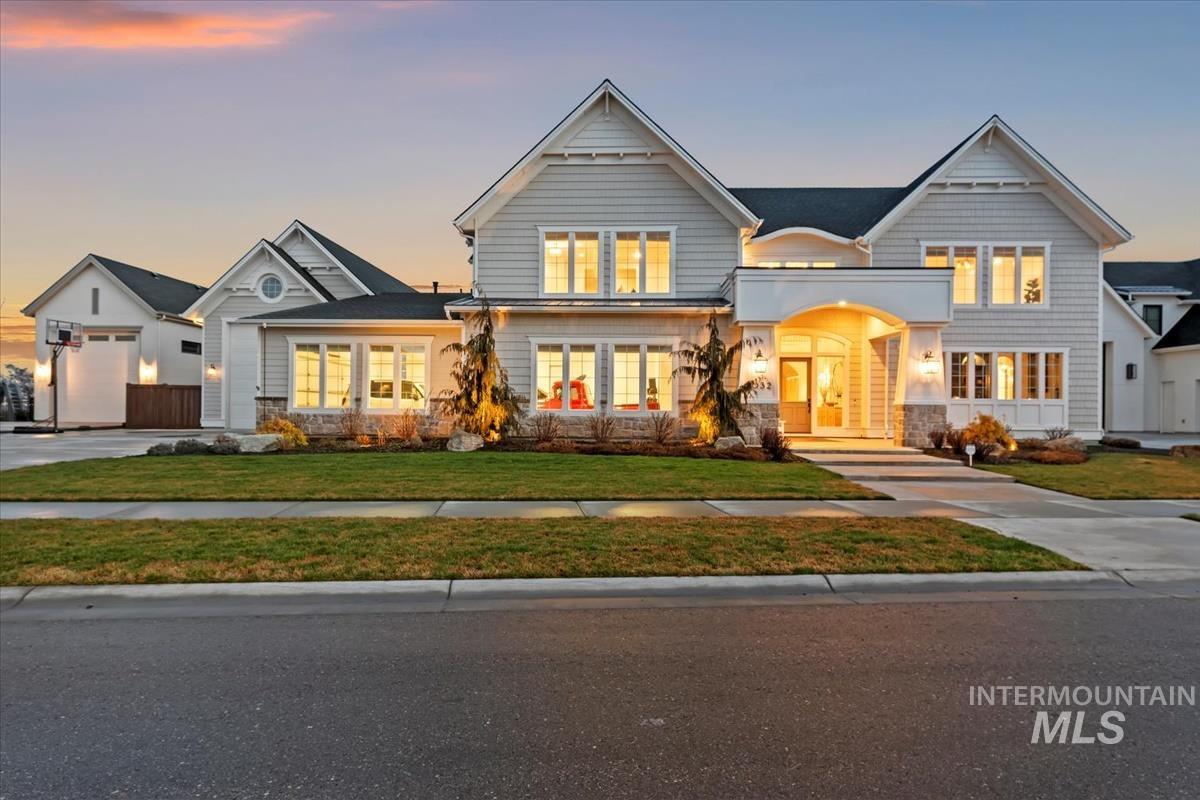 View of front of home featuring a front yard and driveway