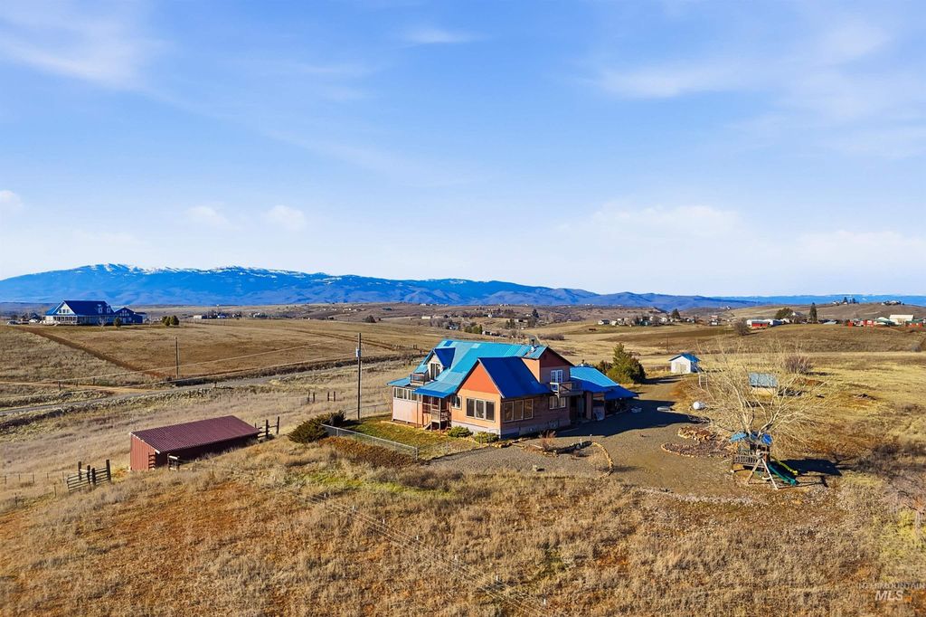 Photo of 1252 Mesa Rd, Mesa, ID 83643 (MLS # 98974456)