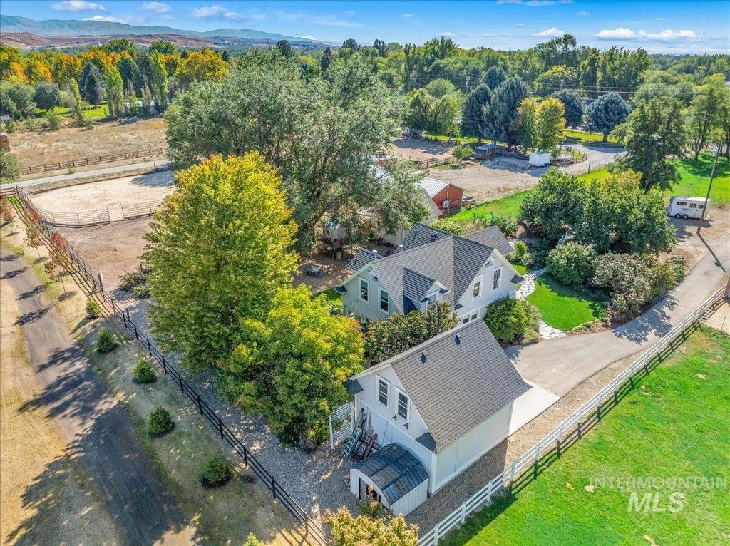 Photo of 278 E Beacon Light Rd, Eagle, ID 83616 (MLS # 98962931)