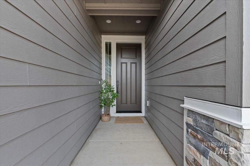Photo of 6408 E One Tree Pl, Eagle, ID 83629 (MLS # 98986058)