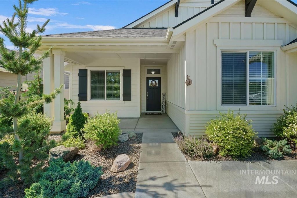 Photo of 1301 E Timber Trail Dr, Kuna, ID 83634 (MLS # 98991142)