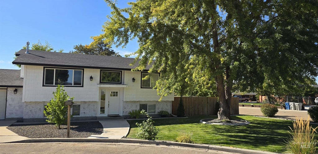 Photo of 2204 Cari Circle, Caldwell, ID 83605 (MLS # 99001561)