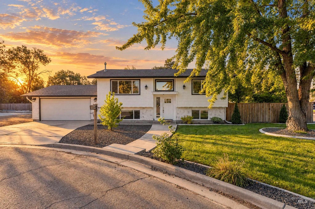 Photo of 2204 Cari Circle, Caldwell, ID 83605 (MLS # 99001561)