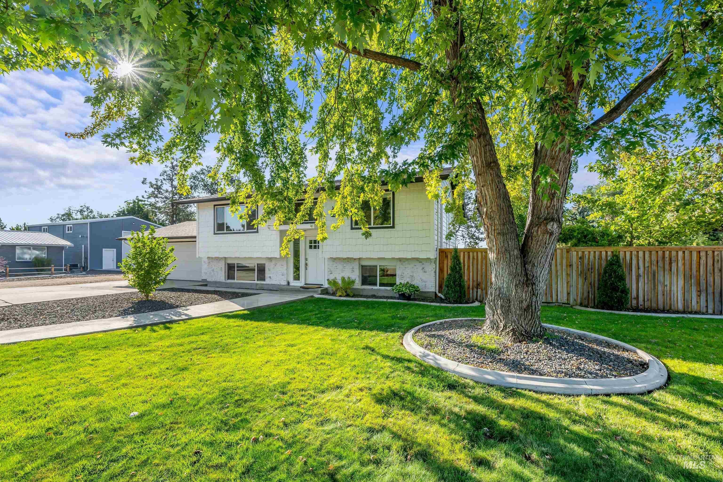 2204 Cari Circle