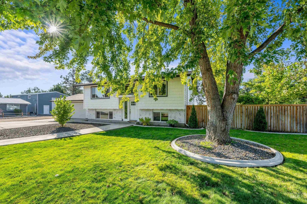 Photo of 2204 Cari Circle, Caldwell, ID 83605 (MLS # 99001561)