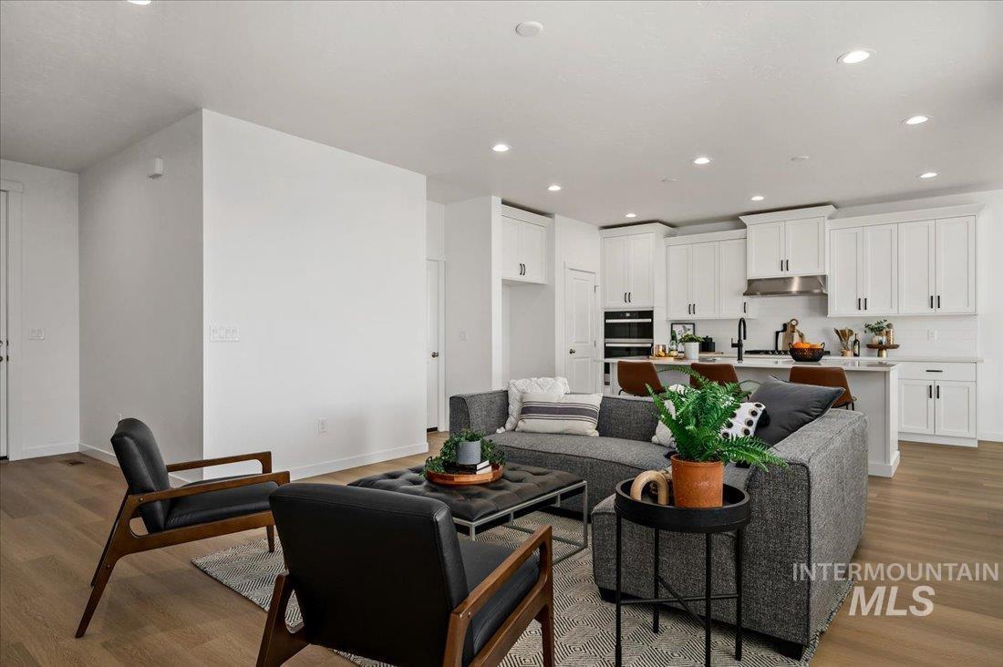 1330 W Swift Fox St
