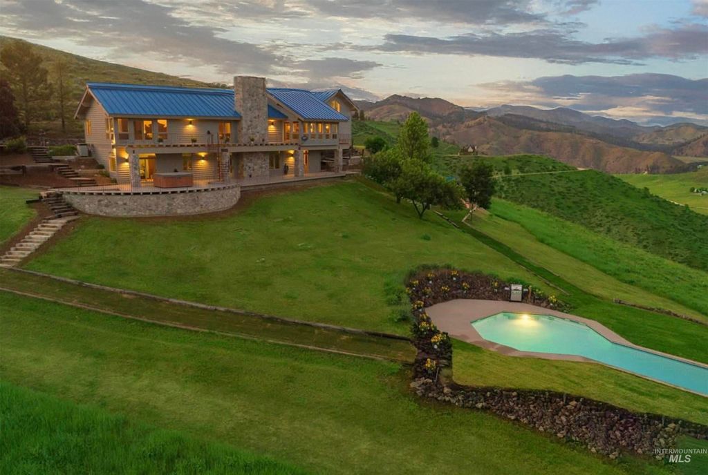 Photo of 41 Whitehawk Way, Boise, ID 83716 (MLS # 98955072)