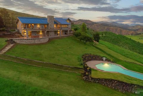 Photo of 41 Whitehawk Way, Boise, ID 83716 (MLS # 98955072)