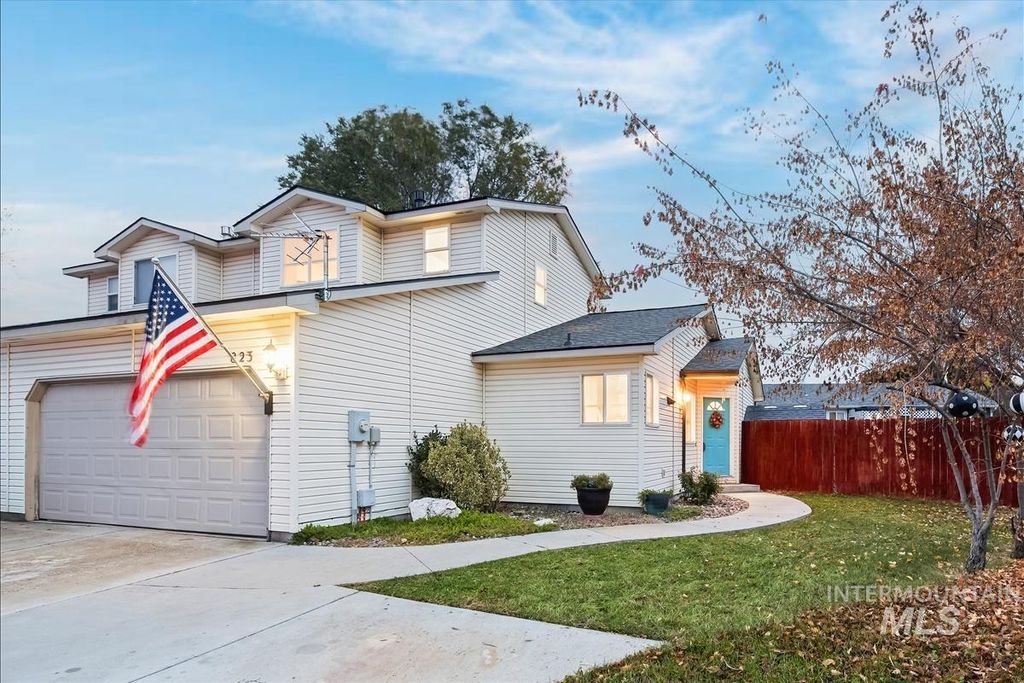 Photo of 823 Heartland Ct, Nampa, ID 83686 (MLS # 98966695)