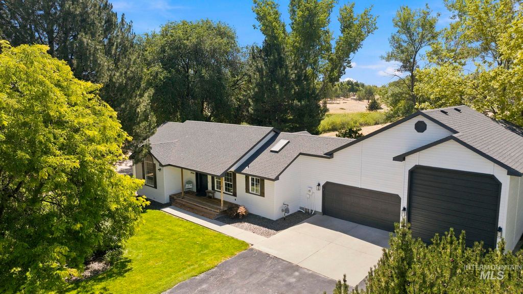 Photo of 24864 Coventry Drive, Caldwell, ID 83607 (MLS # 98993424)