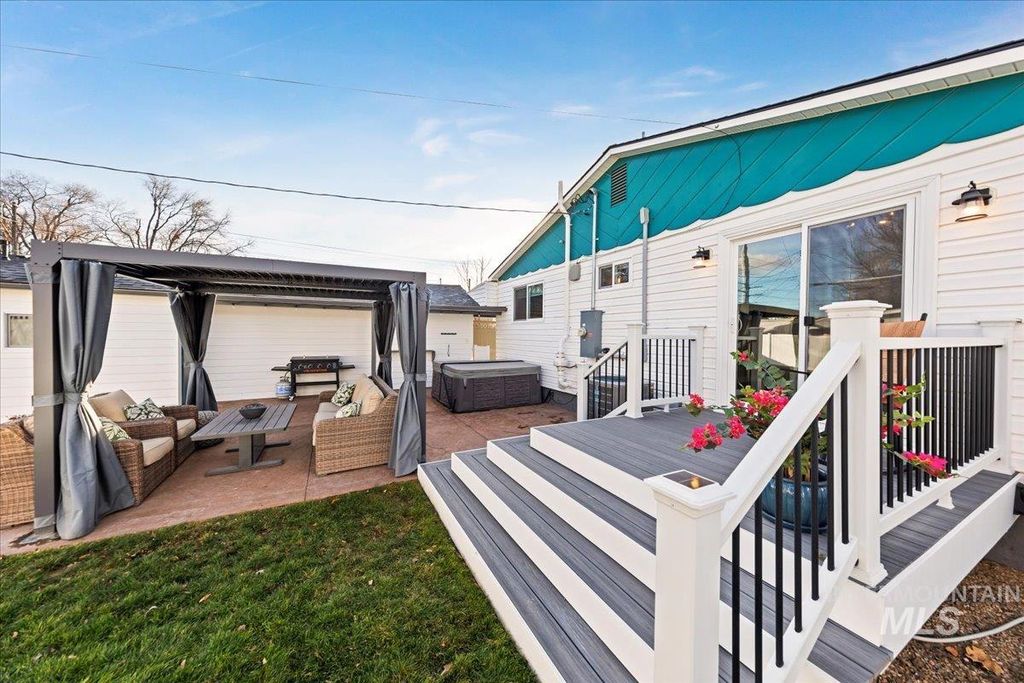 Photo of 720 S Diamond St, Nampa, ID 83686 (MLS # 98969009)