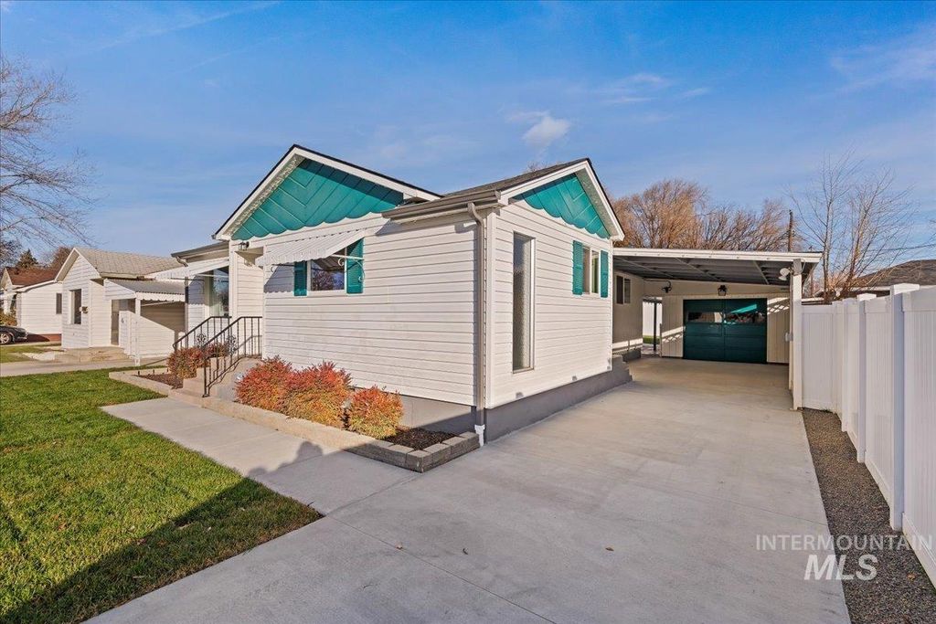 Photo of 720 S Diamond St, Nampa, ID 83686 (MLS # 98969009)