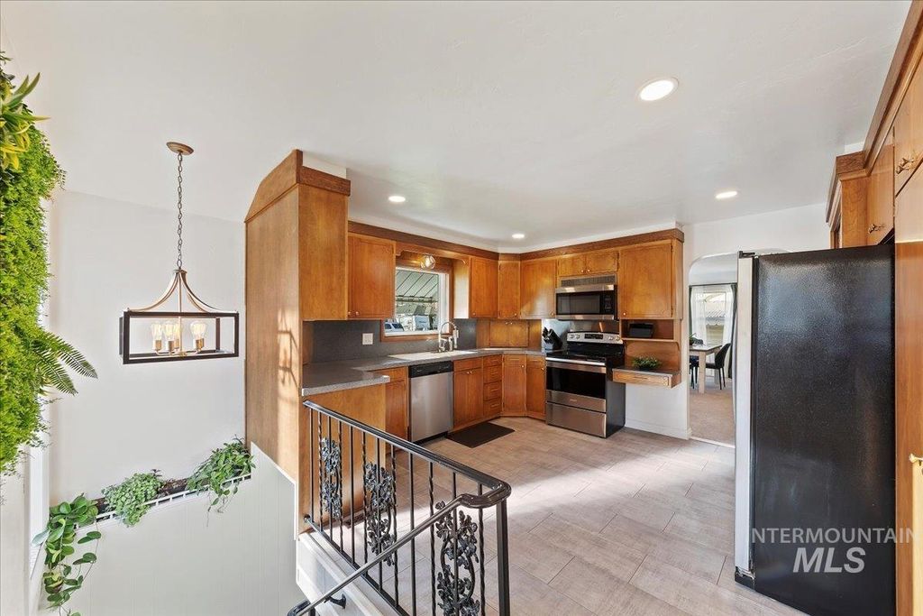 Photo of 720 S Diamond St, Nampa, ID 83686 (MLS # 98969009)