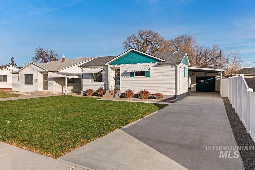 Photo of 720 S Diamond St, Nampa, ID 83686 (MLS # 98969009)