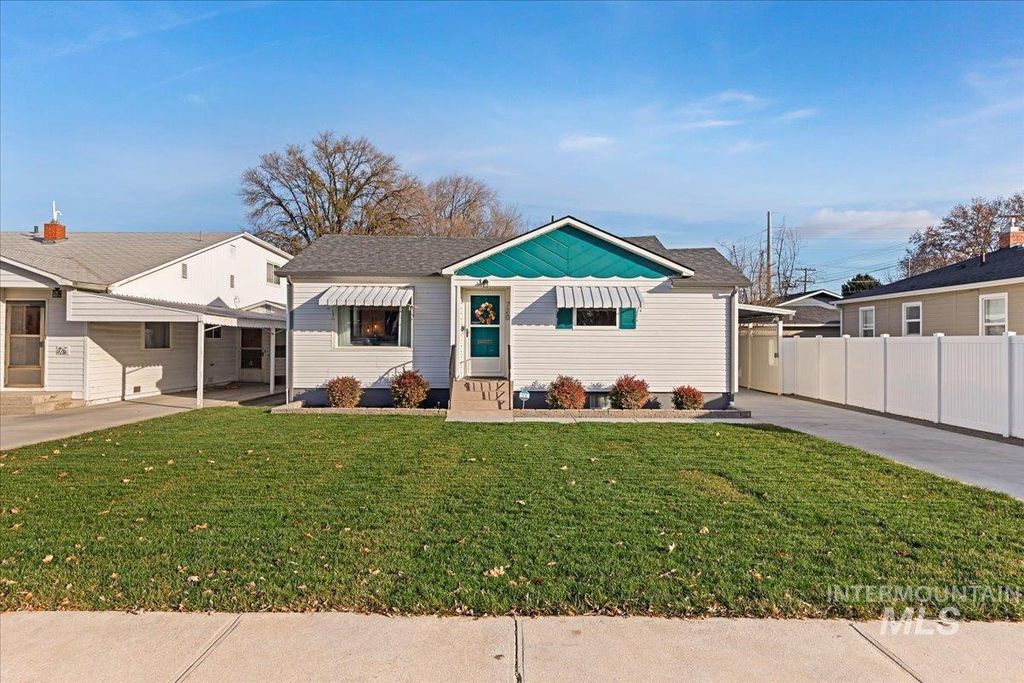 Photo of 720 S Diamond St, Nampa, ID 83686 (MLS # 98969009)