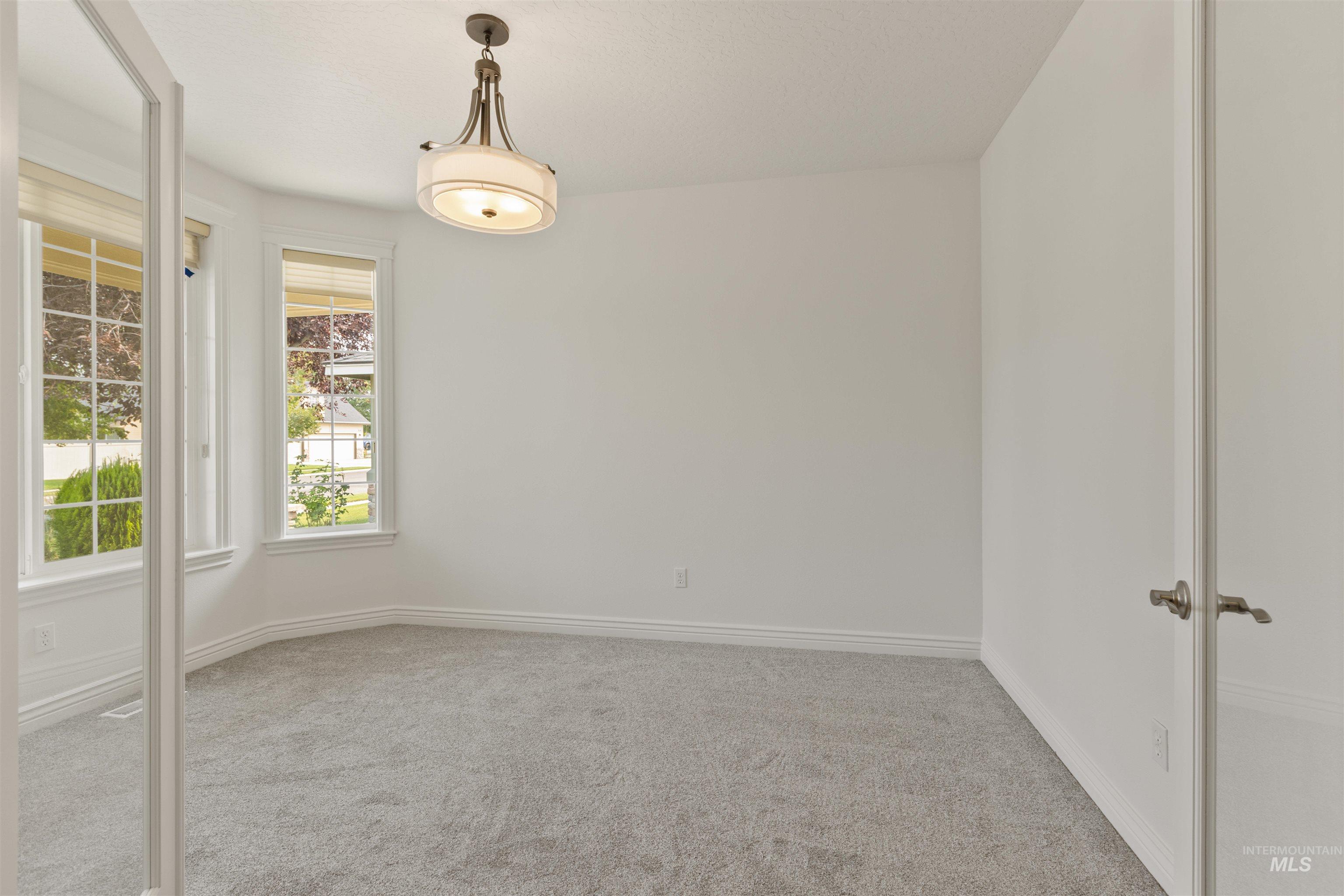 940 W Heather Woods Dr