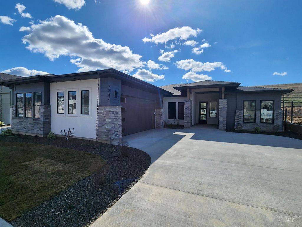 Photo of 7237 N Firhill Pl, Eagle, ID 83616 (MLS # 98977178)