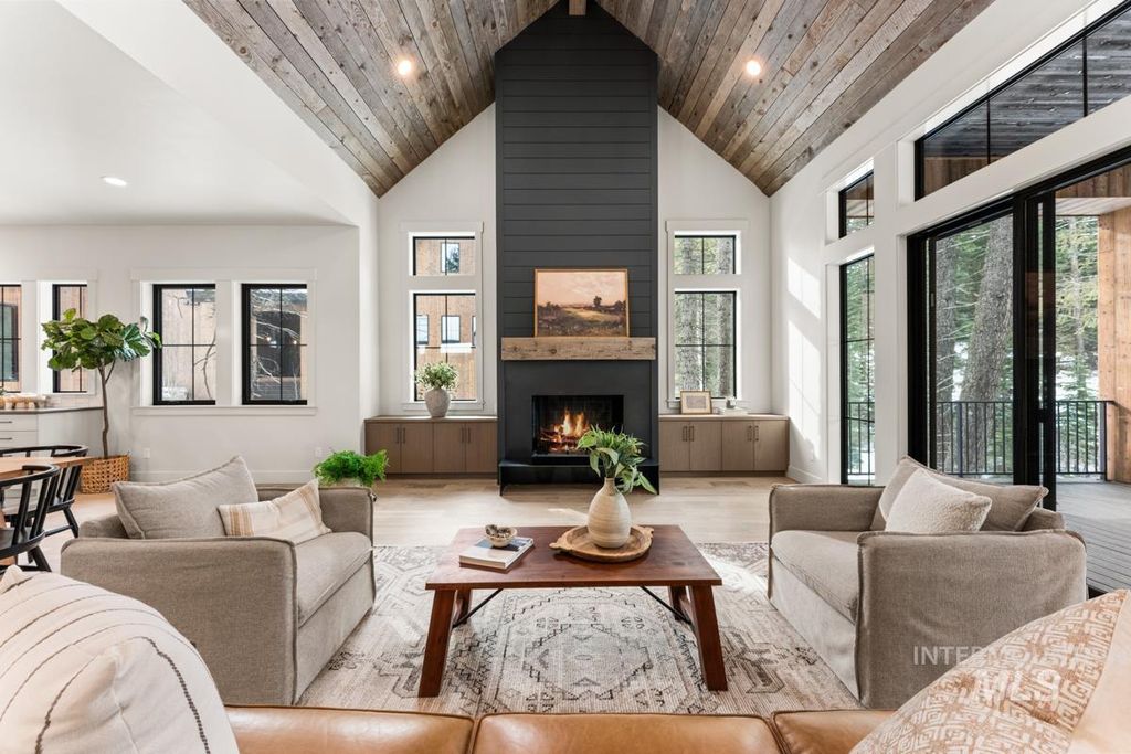 Photo of 68 Ponderosa Ridge Court, Donnelly, ID 83615 (MLS # 98970319)