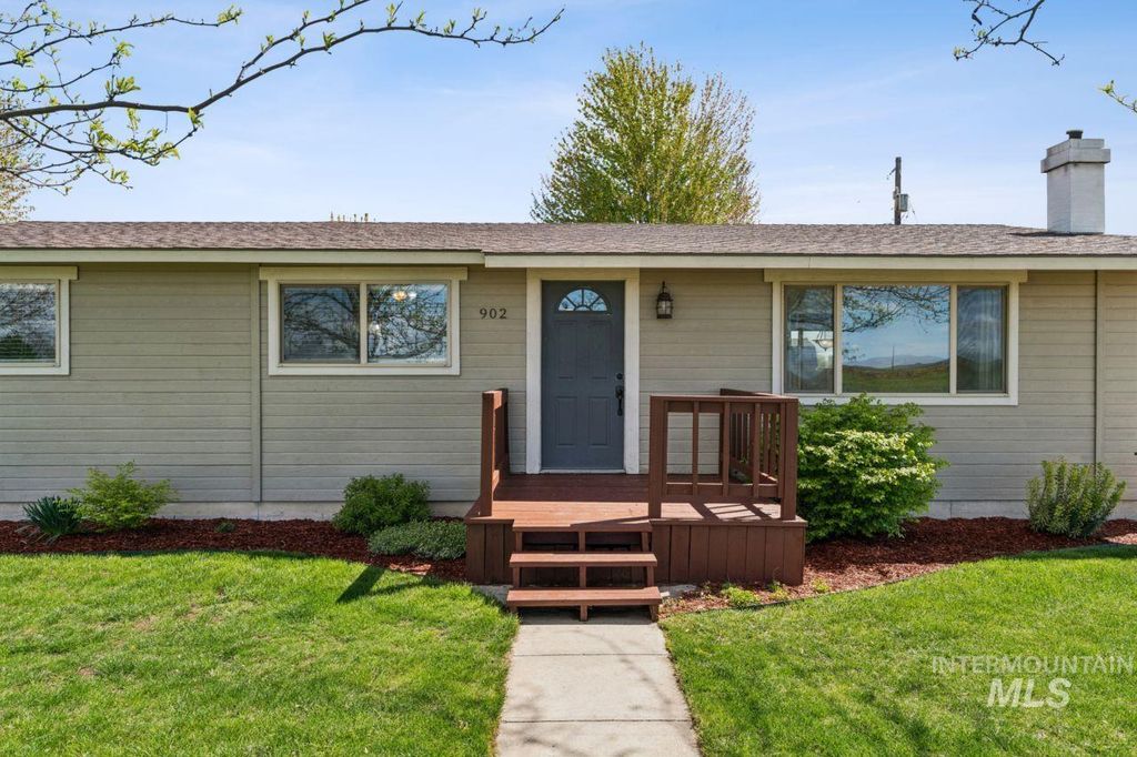Photo of 902 S Arizona, Fruitland, ID 83619 (MLS # 98982525)