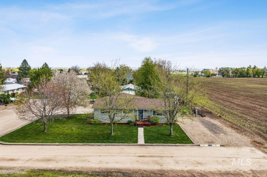 Photo of 902 S Arizona, Fruitland, ID 83619 (MLS # 98982525)