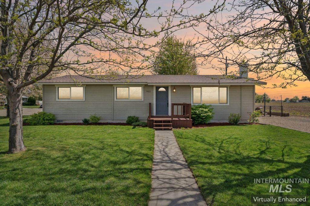 Photo of 902 S Arizona, Fruitland, ID 83619 (MLS # 98982525)