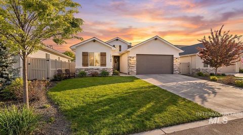 Photo of 12195 Red Shouldered Hawk LN, Nampa, ID 83686 (MLS # 98986143)