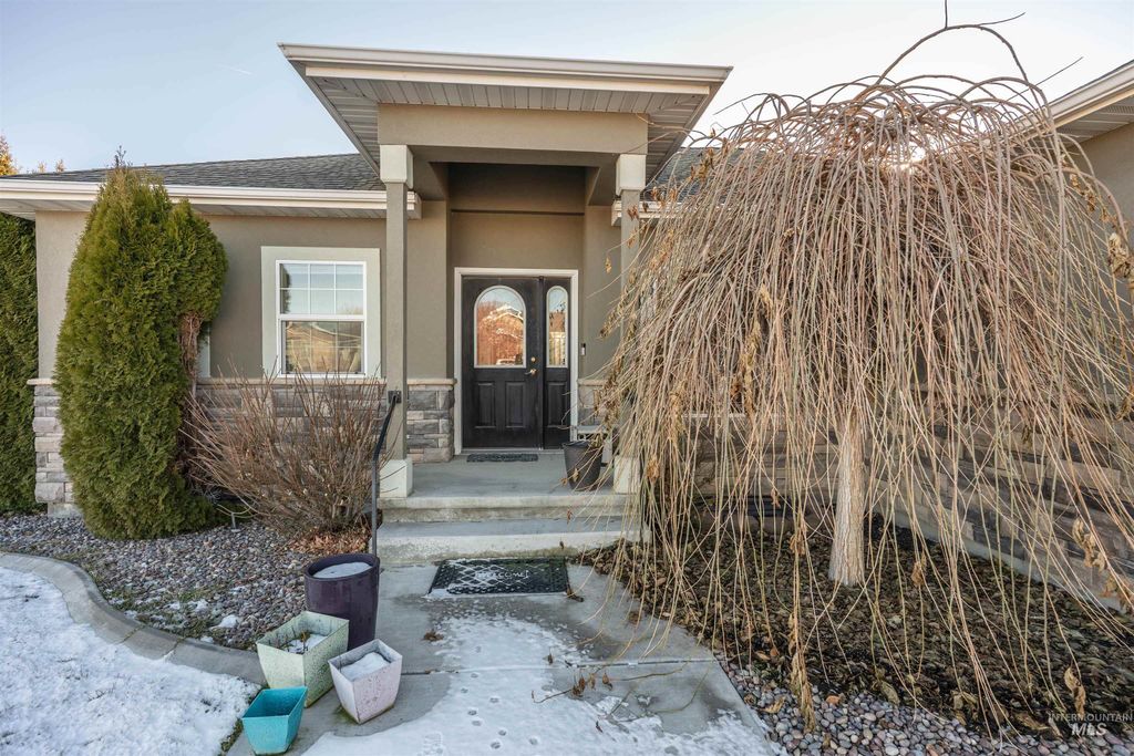 Photo of 431 Pratt Pl, Burley, ID 83318 (MLS # 98972624)