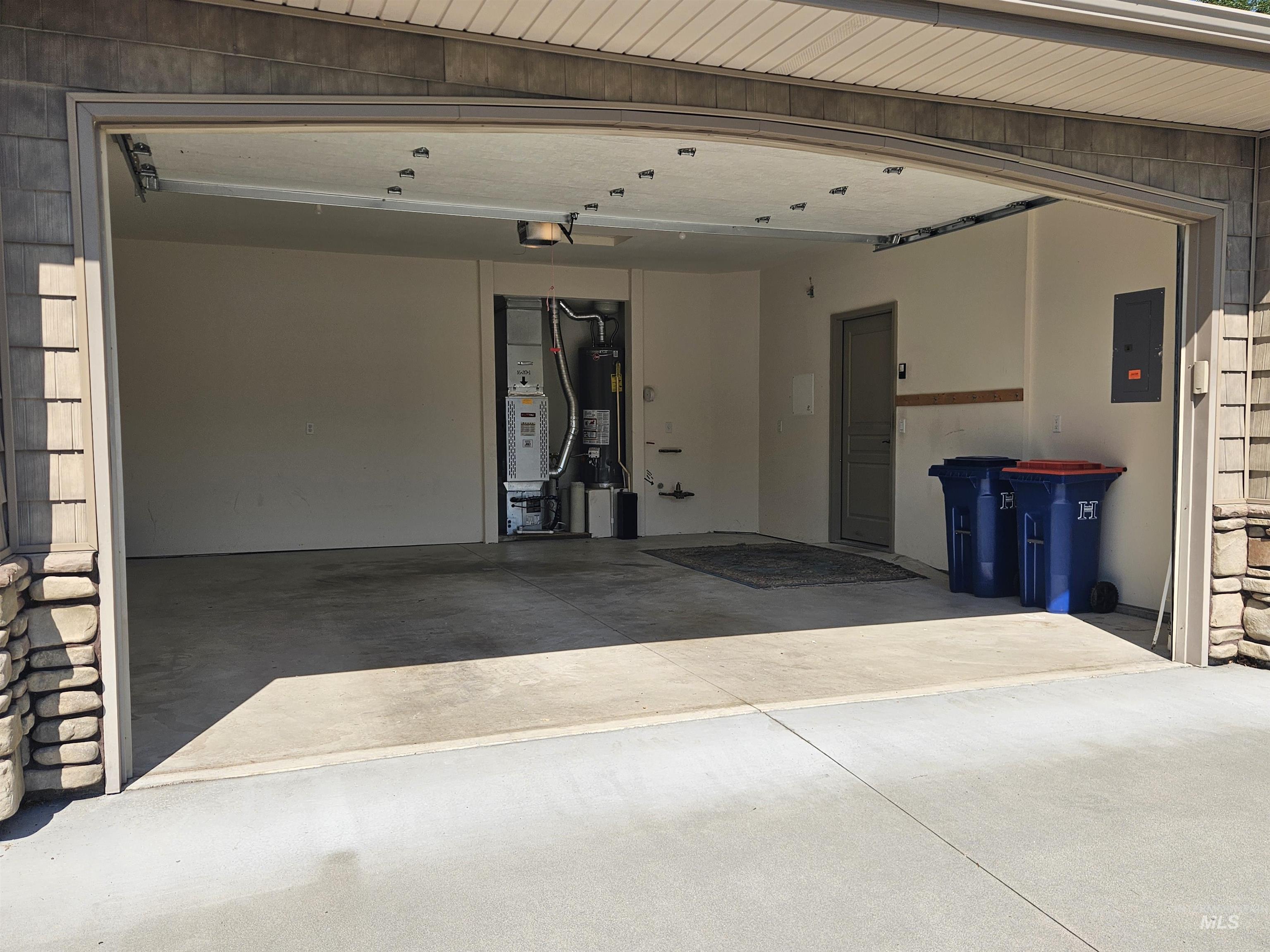 336 S Golden Eagle Lane