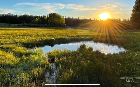 Photo of 1812 Big Creek, Cascade, ID 83611 (MLS # 98894243)