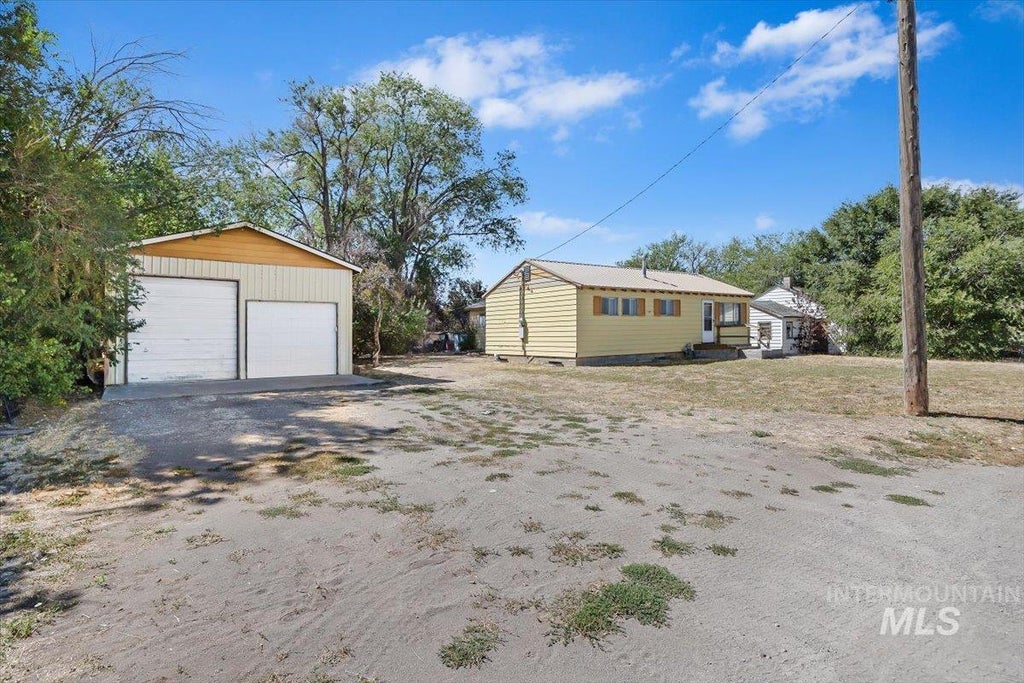 Photo of 342 W Railroad Ave, Hansen, ID 83334 (MLS # 99000781)